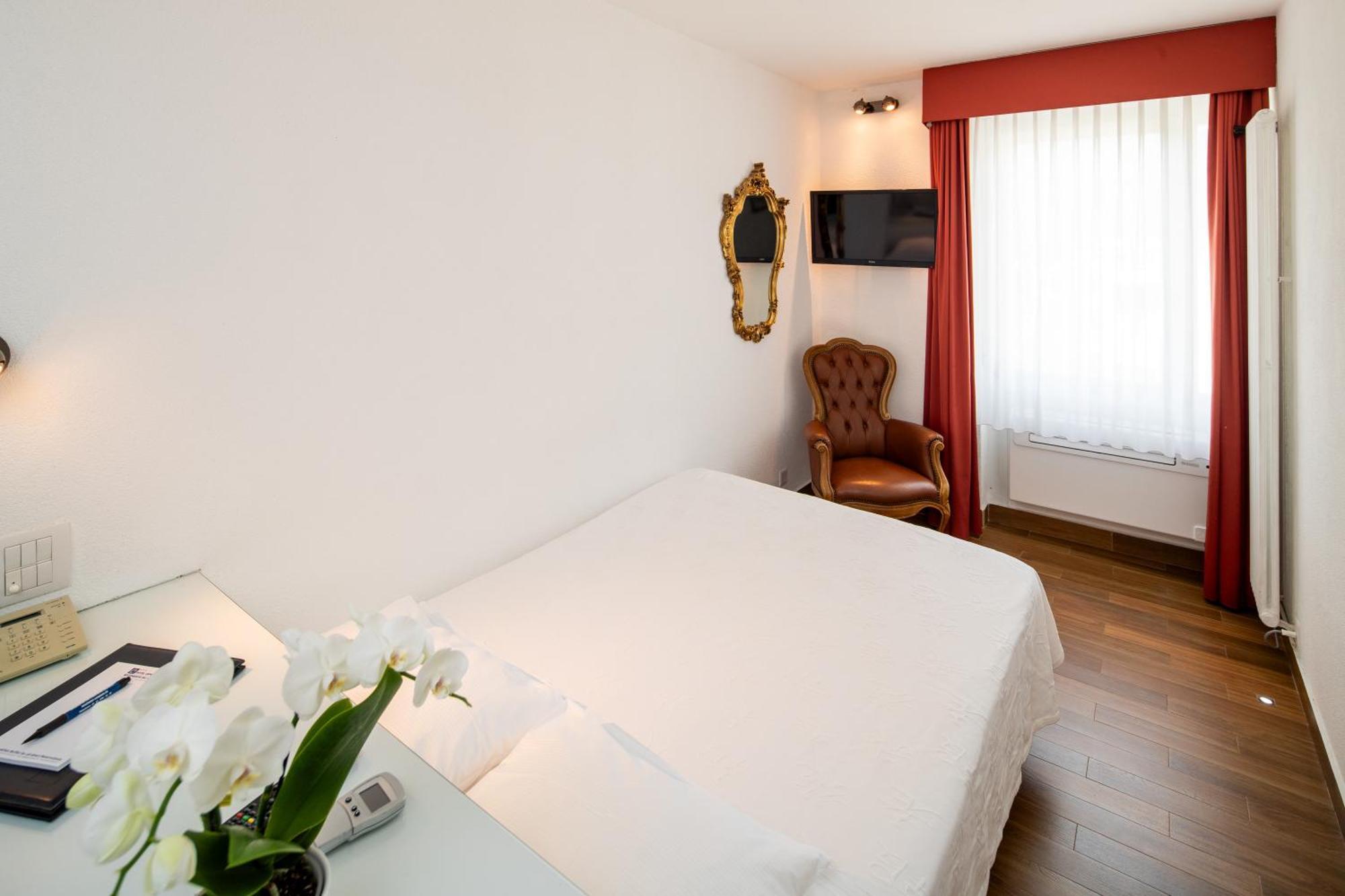Hotel Campione Bissone Ngoại thất bức ảnh
