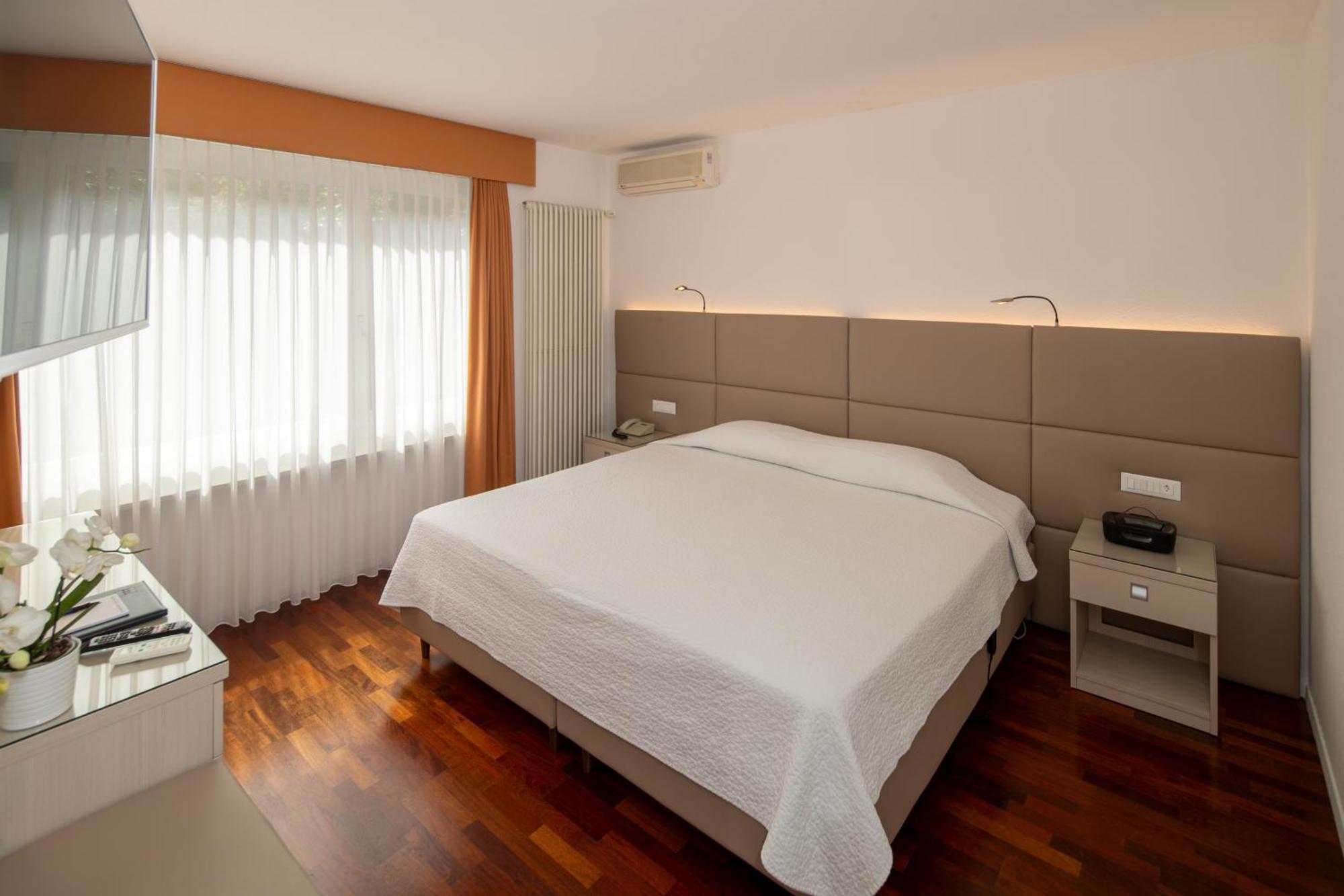 Hotel Campione Bissone Ngoại thất bức ảnh